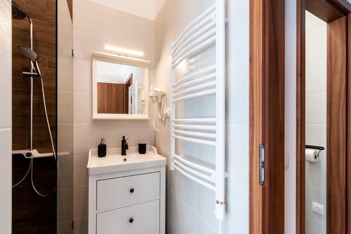 בודפשט Comfy New Apartment At Castle מראה חיצוני תמונה