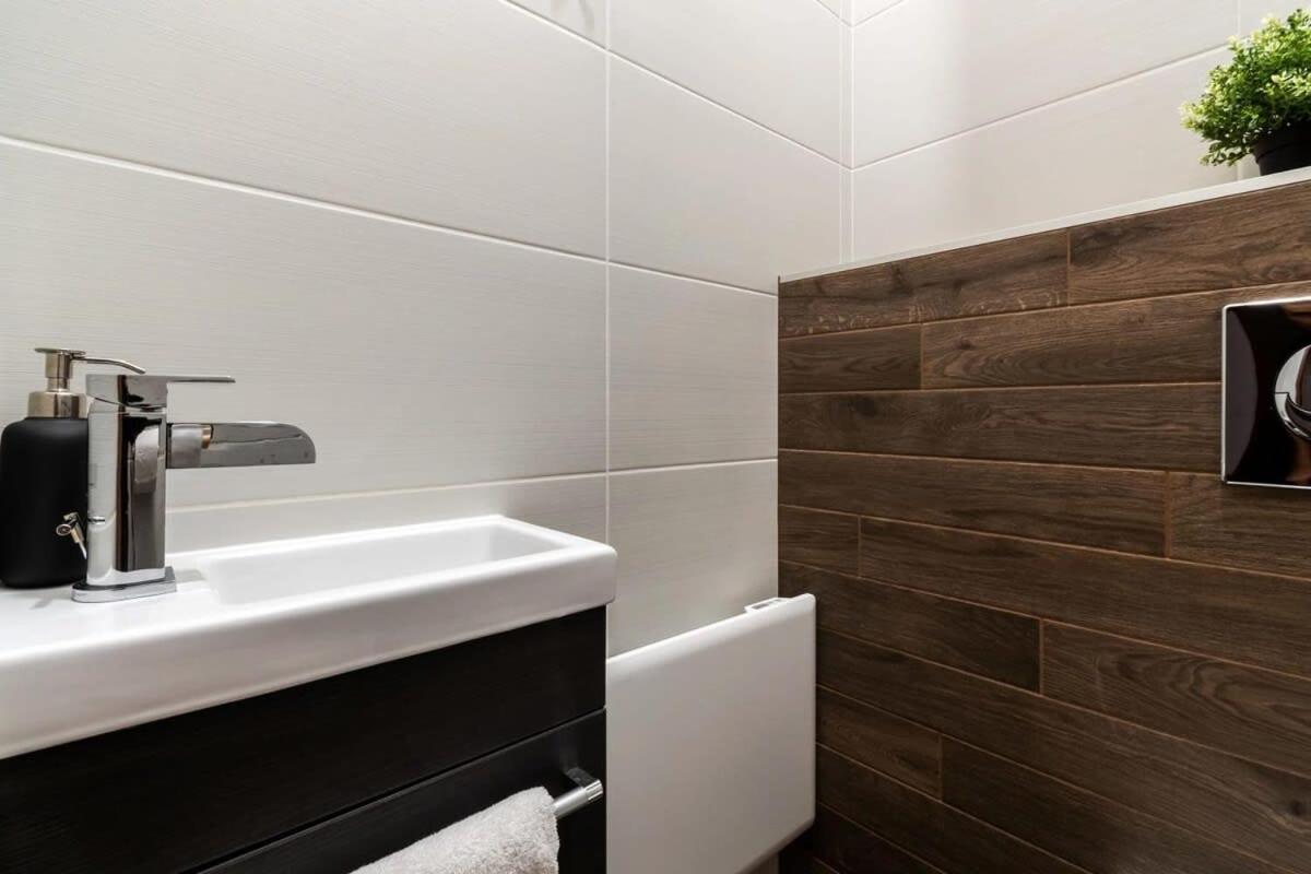 בודפשט Comfy New Apartment At Castle מראה חיצוני תמונה