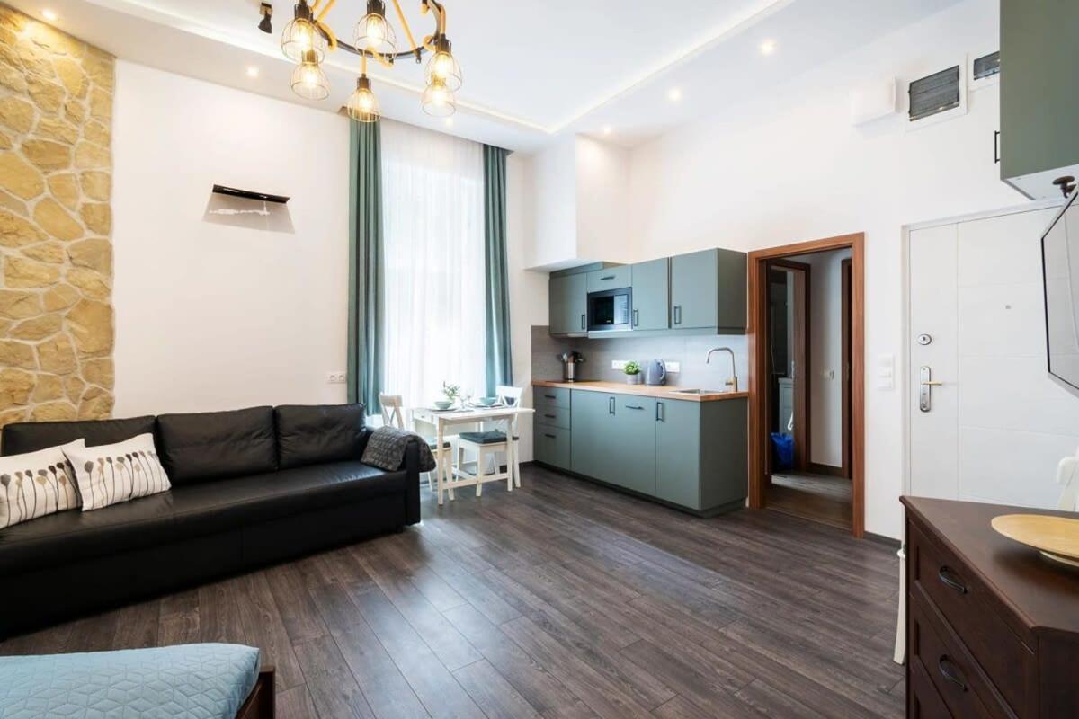 בודפשט Comfy New Apartment At Castle מראה חיצוני תמונה