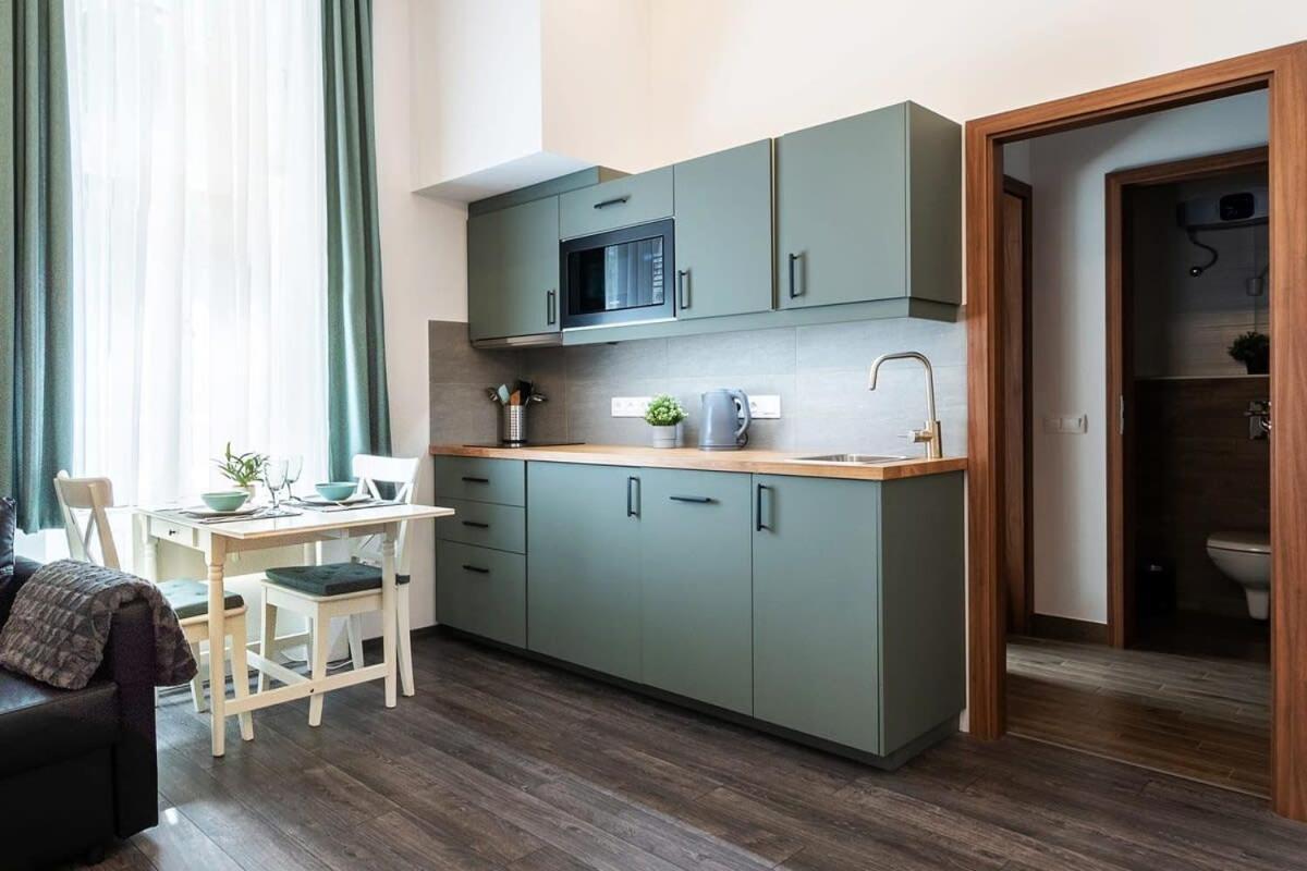 בודפשט Comfy New Apartment At Castle מראה חיצוני תמונה